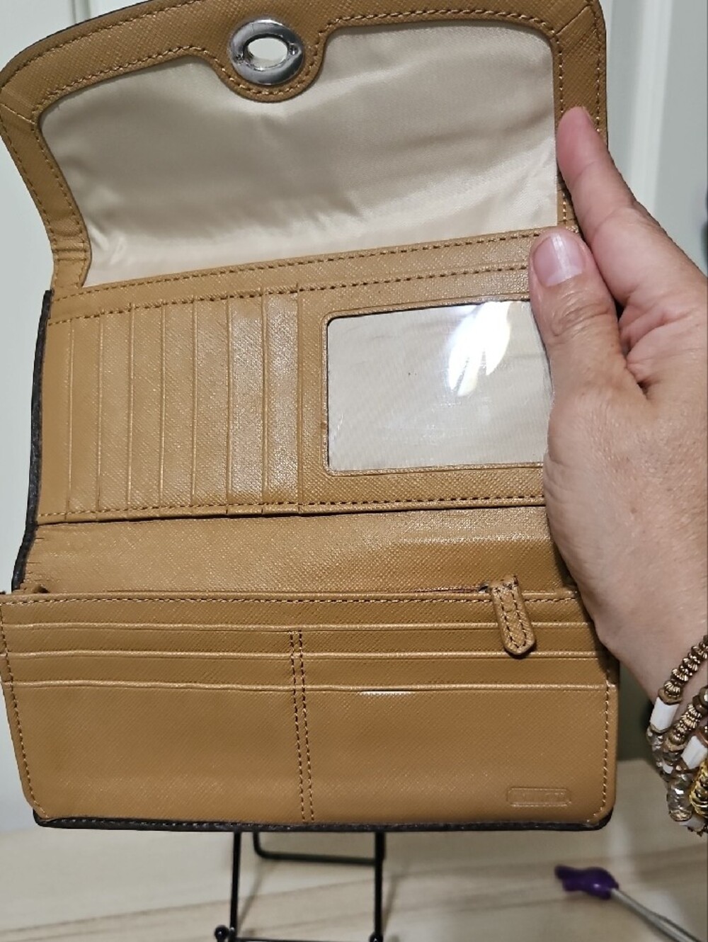 Coach EUC Signature Canvas Turnlock Wallet in Khaki and Dark Brown - Picture 7 of 9